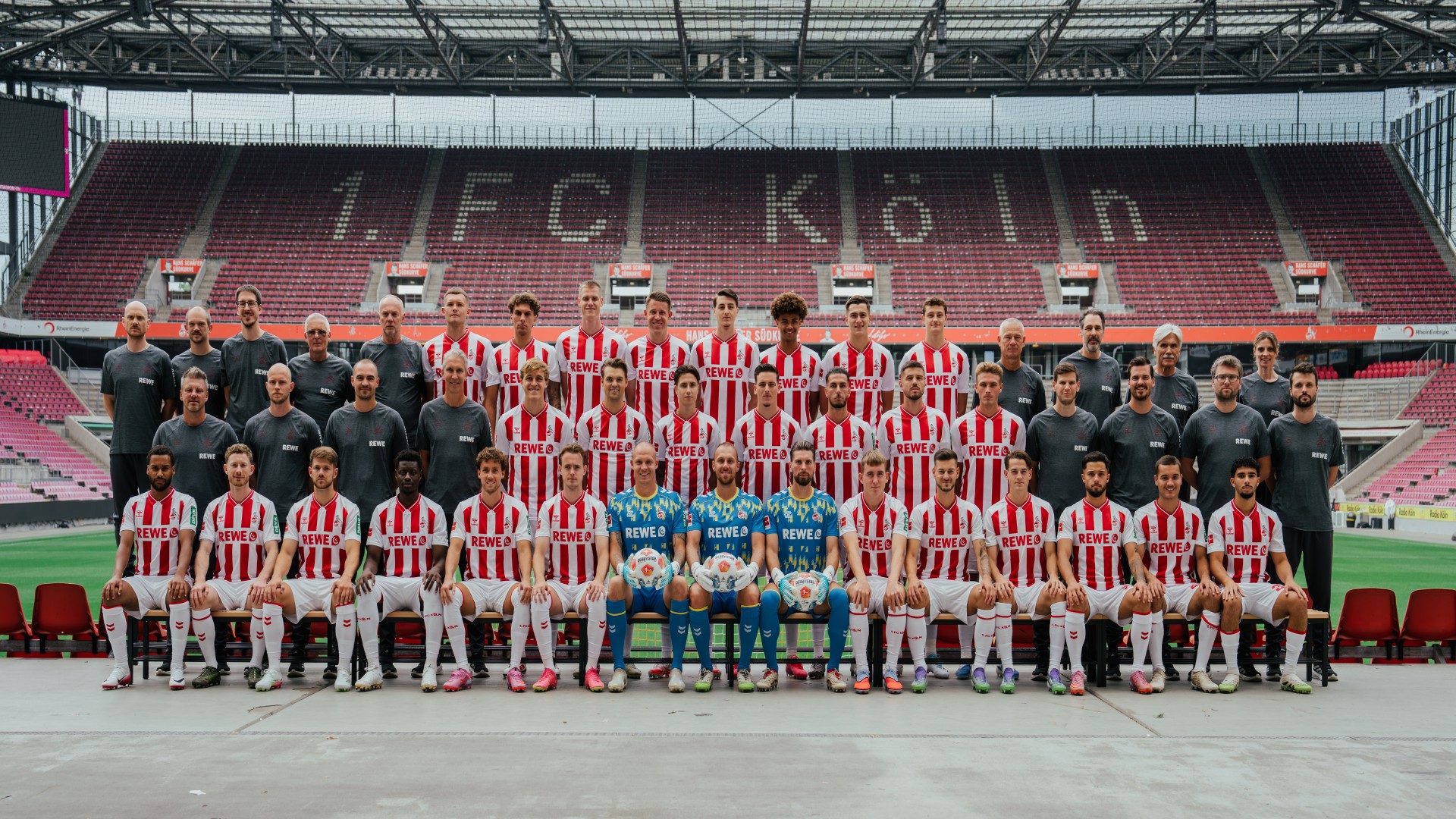 Mannschaftsfoto_1FC_Koeln_25_26